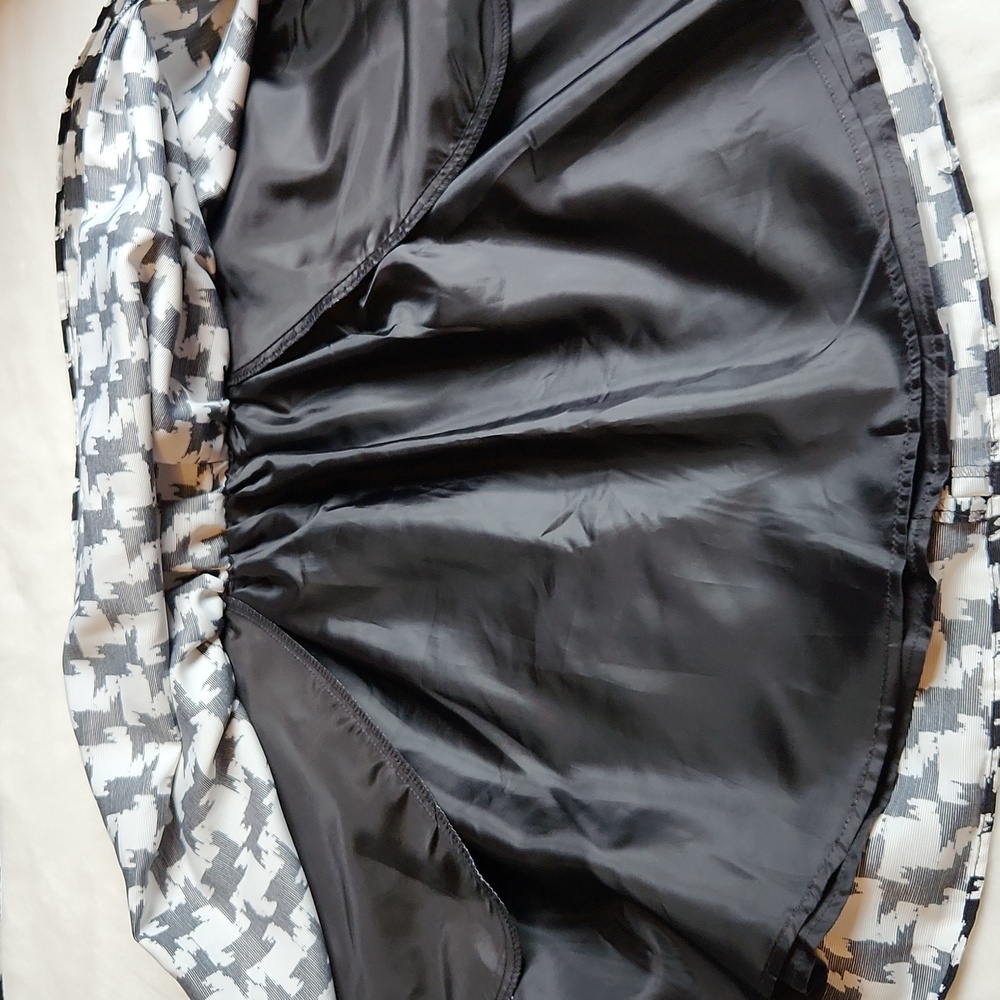 Express, Women's Flowy, Skater Skirt, Bell Style Skirt Sz 4 with Pockets - Picture 8 of 9